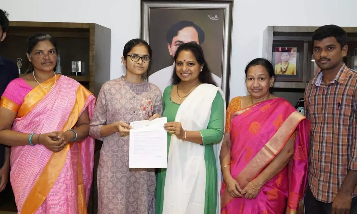 Kalvakuntla Kavitha helps poor medical student