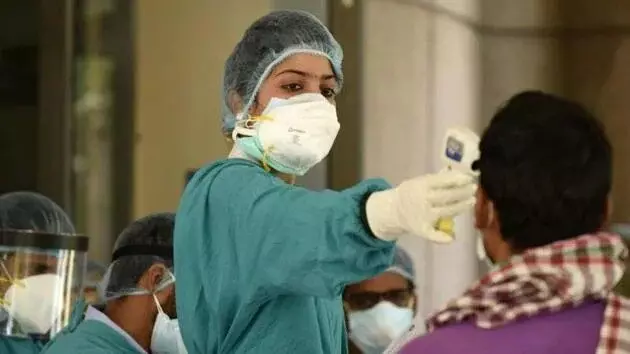 Coronavirus in india: ఇండియా: ఒక్క రోజులో 6,155 కోవిడ్ పాజిటీవ్ కేసులు 11 మరణాలు