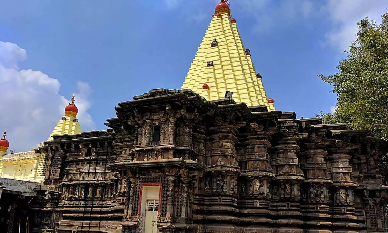కొల్హాపూర్ మహాలక్ష్మి ఆలయం