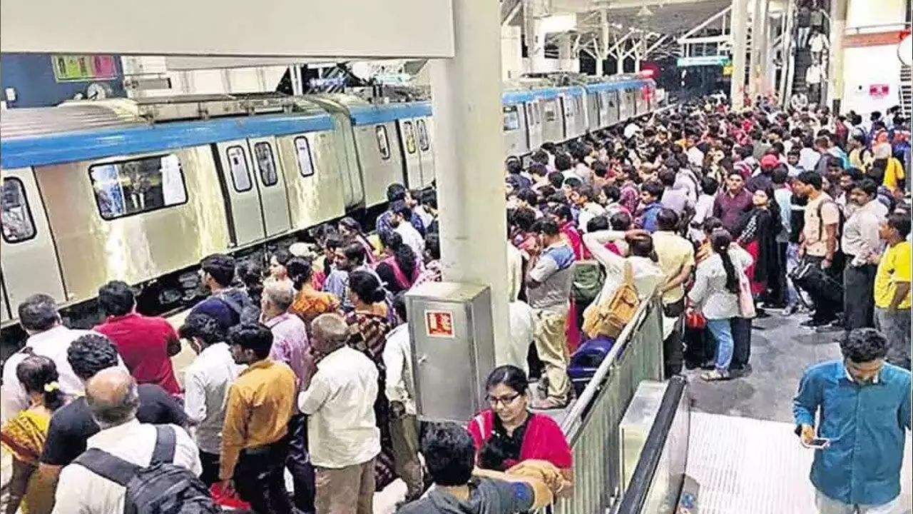 Hyderabad Metro: హైదరాబాద్ మెట్రో సరికొత్త రికార్డు.. ఒక్క రోజులో ఎంతమంది రైలెక్కారంటే..?