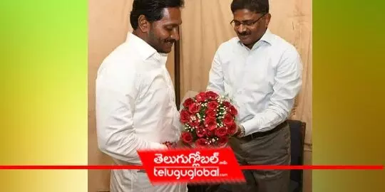 Former DGP meets Jagan, sets of speculations about joining YSRCP