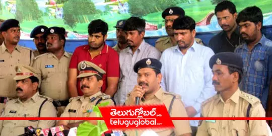Railway cops arrest five for bag theft